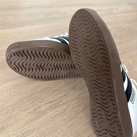 Adidas Classic White and Black Shoes - Picture 3 of 4